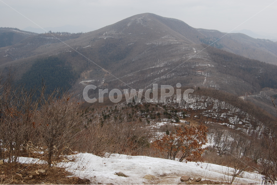 겨울,산,하늘,눈,등산로,겨울,계절,winter,season,자연,풍경,nature,landscape,한국자연풍경,한국자연경관,korea nature landscape,outdoors,옥외,mountain range,산맥,mountain