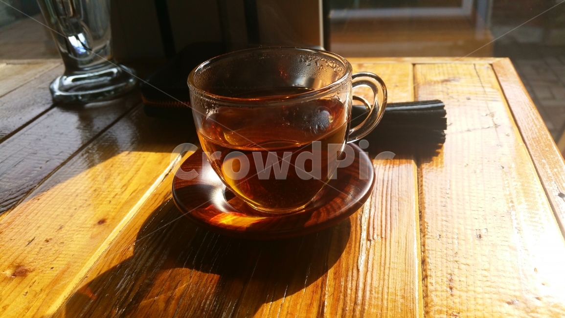 차,컵,찻잔,카페,햇빛,물,물컵,테이블,탁자,cup,tea,음료수,drink,beverage