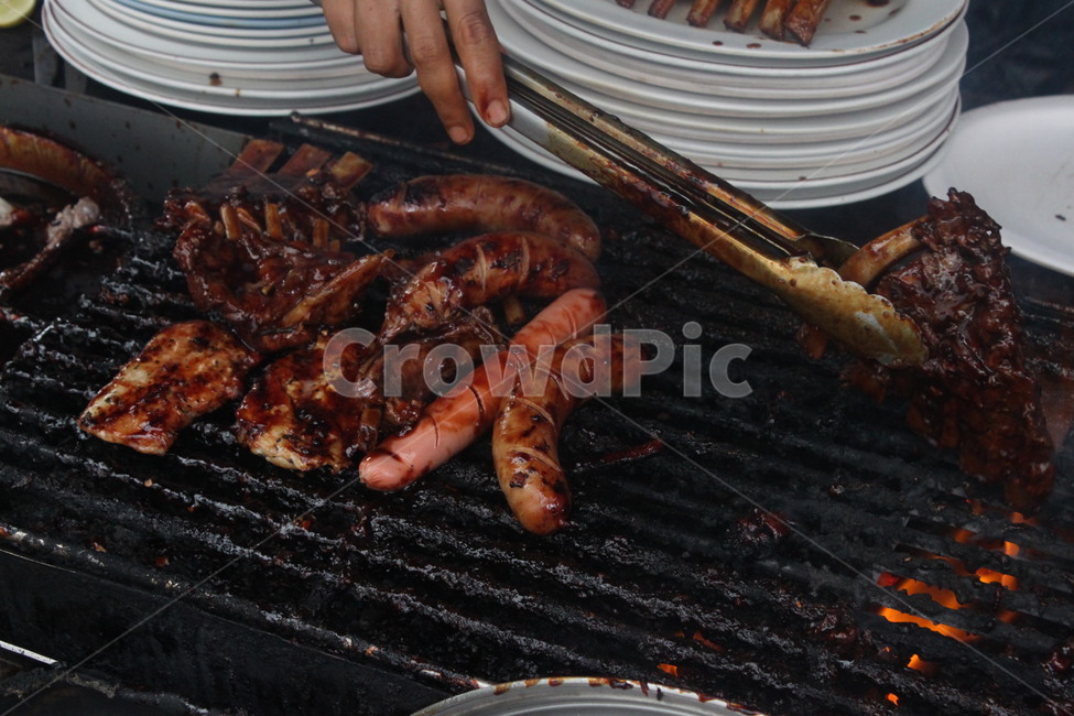 바베큐,bbq,소시지,그릴,그릴바베큐,돼지고기,집게,고기뒤집기,양념고기,음식,식재료,요리,food,cook,meal,dishes,food reserves,육류,고기,meat