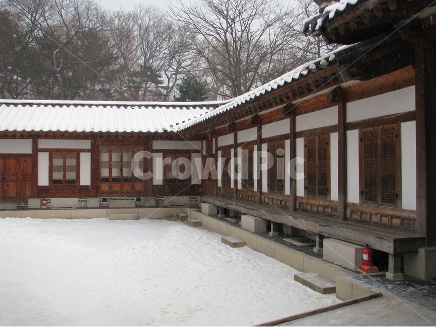 궁궐,경복궁,건청궁,행랑채,겨울,눈,한국,대한민국,겨울,계절,winter,season,한국전통,한국문화,korean traditional,korean culture,랜드마크,landmark,tourist attraction,한국랜드마크,한국관광지,한국명소,korea landmark,korea tourist attraction,건축물,건물외관,exterior,building,structure,architecture,construction