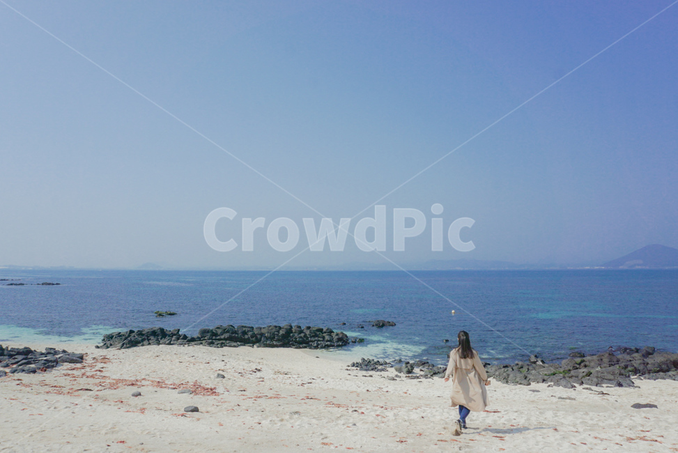 바다,파랑,하늘,제주도바다,제주도,해변,바다,beach,sea,사람,인물,인간,human,person,여성,여자,woman,female,lady,여행,휴가,traveling,vacation,trip