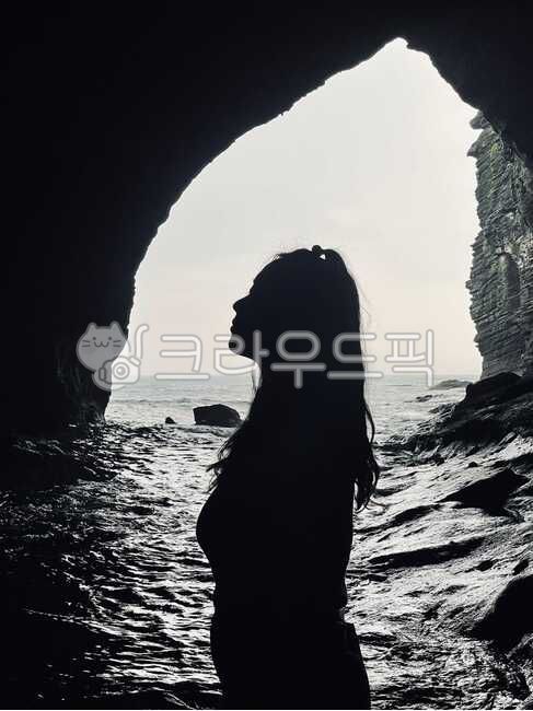 동굴,실루엣,바다,제주도,동안경굴,여자실루엣,여자,옆모습,여자옆모습,silhouette,lonely,human,shadow,감정,컨셉,콘셉,concept,생각,고민,분위기,feeling,humansilhouette,outdoors,옥외,풍경,인물실루엣,사람실루엣,humansilhouette,고독함,외로움,쓸쓸함,우울함,슬픔,charactersilhouette,shoreline,해안선,water,물,sea,ocean,대양,nature,자연,cave,cove,후미,coast,연안