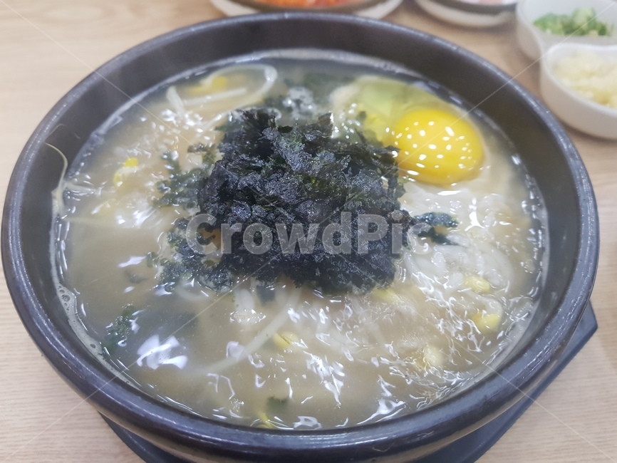 국밥,콩나물국밥,1인분,뚝배기,혼밥,밥,식사,음식,식재료,요리,food,cook,meal,dishes,food reserves,한식,한국음식,한국요리,korean food,korean dishes,korean meal,korean cook