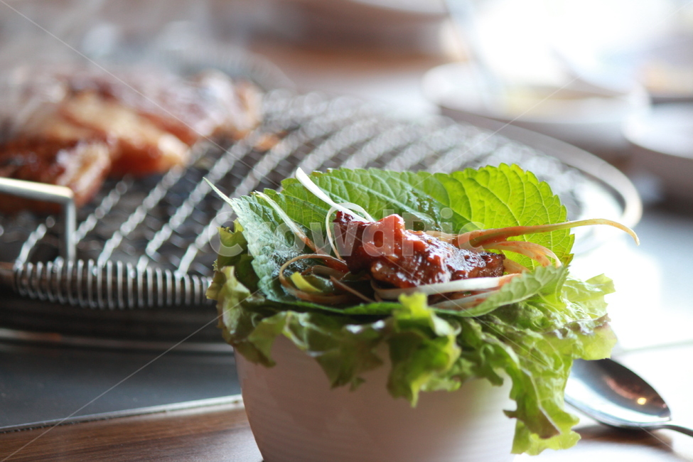 돼지갈비,갈비,고기,육류,육식,음식,상추,깻잎,쌈,파절이,숯불구이,아웃포커싱,food,음식,식재료,요리,food,cook,meal,dishes,food reserves,한식,한국음식,한국요리,korean food,korean dishes,korean meal,korean cook
