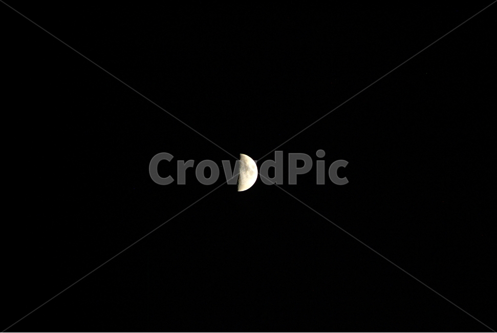 밤,밤하늘,하늘,달,반달,자연,야경,밤,풍경,nightscape,night,landscape,nature,outdoors,옥외,universe,우주,moon,astronomy,천문학,eclipse,식,outer space,대기권 밖