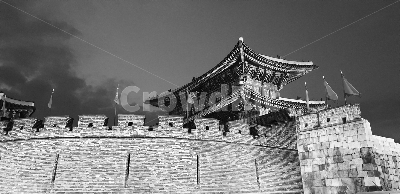 수원,팔달문,남문,성곽,문화재,랜드마크,역사,유적,사적,유네스코,세계문화유산,저녁,전통건축,전통건물,전통건축물,경기도,한국,landmark,관광지,명소,보물제402호,문화,한국문화,전통,흑백