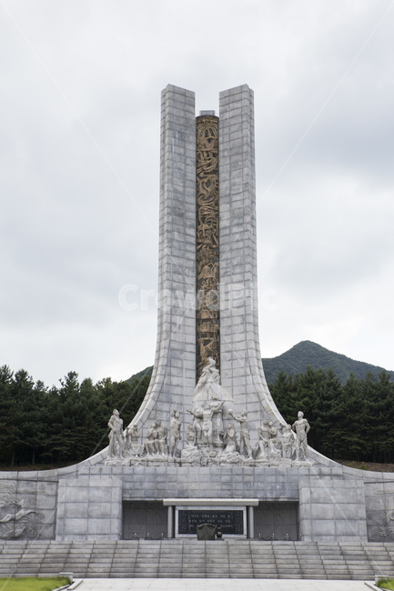 조각상,대전현충원,국립현충원,현충원,전쟁,보훈,호국,애국심,애국,하늘,구름,여백,배경,조각상,동상,석상,조형물,statue,bronze statue,stone statue