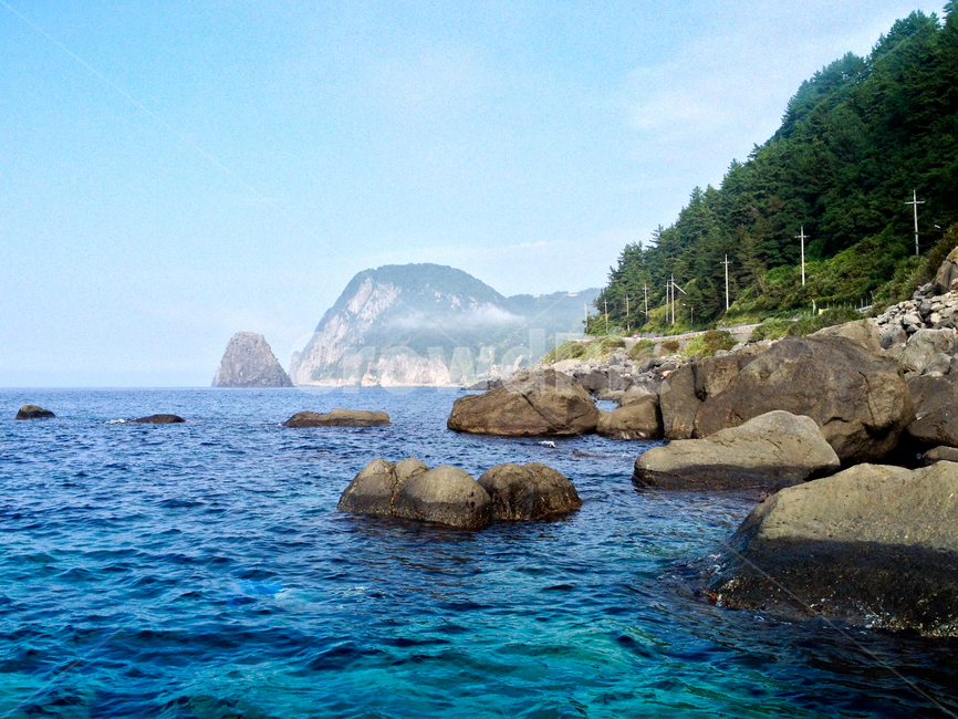 울릉도,천부항,바다,자연,하늘,산,에머랄드바다,ulleungdo,sea,emeraldsea,sky,nature,자연,풍경,nature,landscape,promontory,곶,outdoors,옥외,water,물,ocean,대양,shoreline,해안선