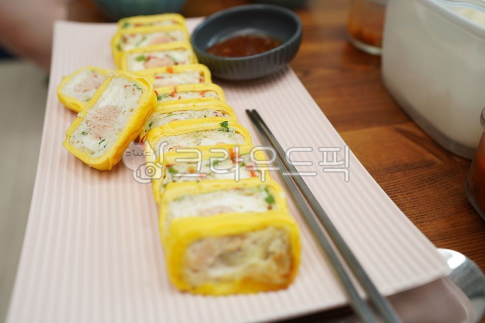 egg,color,snack,yellow,egg roll,food,side dish,meal,cooking,home food