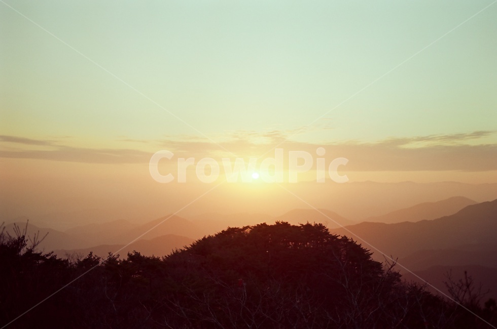 노을,등산,해맞이,해돋이,하늘,자연,풍경,자연,풍경,nature,landscape,outdoors,옥외,sky,sunrise,dusk,황혼,sunset,일몰,dawn,새벽,red sky,붉은 하늘