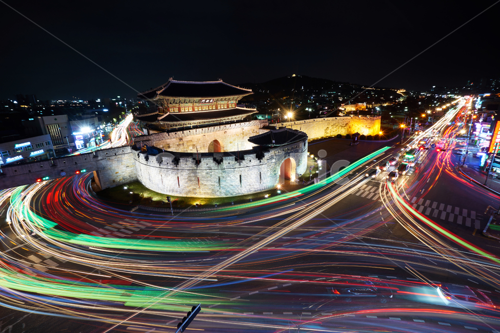 night view,castle,scenery,crosswalk,road,night sky,intersection,UNESCO World Heritage Site,cultural property,landmark,Suwon,flow,architecture,night,historical site,Jangan Gate,history,Suwon Hwaseong Fortress,trajectory,cultural heritage,castle wall,cultur
