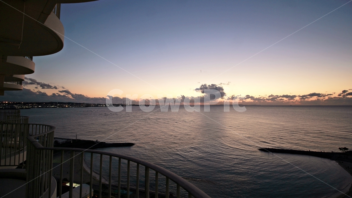 일몰,해질녘,하늘,구름,노을,바다,해변,오키나와,beach,sky,cloudy,풍경,자연,풍경,nature,landscape,handrail,난간,banister,railing