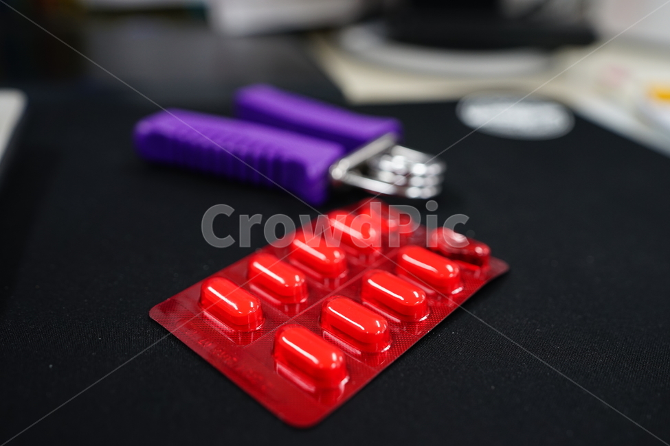 약,건강,알약,비타민,악력기,손,힘,운동,운동기구,사무실,일상,비타민제,건강관리,악력,건강,헬스웨어,헬스케어,healthware,health care,의료,의학,병원,medical,hospital,clinic