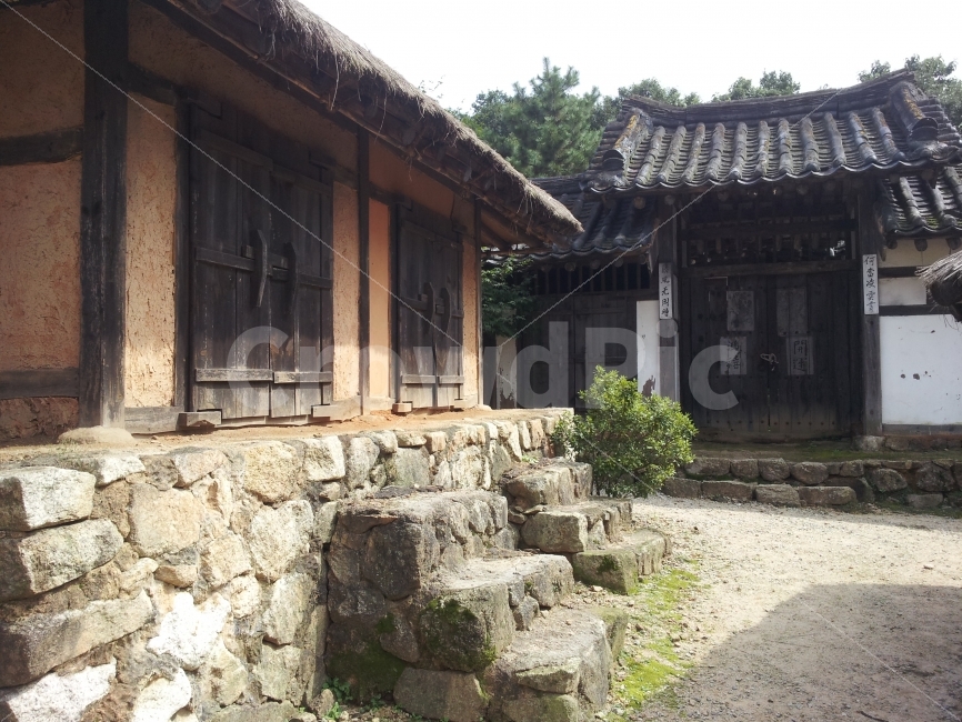 한국,korea,드라마세트장,드라마셋트장,드라마촬영장,조선시대,조선,사극촬영장,사극세트장,사극셋트장,역사,문화,민속촌,한국문화,한국전통,전통문화,한옥,초가집,마을,전통마을,동네,시골,country,감성,감성사진,힐링,힐링사진,느낌,컨셉,콘셉,concept,분위기,옛날,과거,한옥마을,양반,풍경,문화재,유적,유적지,한국의,한국적인,한국의미,한국의멋,landscape,히스토리,history,집,home,house,snap,스넵사진,스넵,스냅,스냅사진,한국전통,한국문화,korean traditional,korean culture