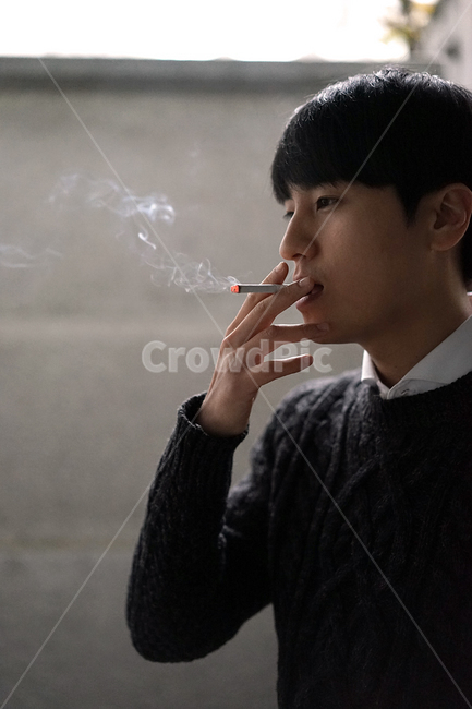 남자,남성,흡연,담배,담배연기,연기,금연,건강,니코틴,사람,인물,인간,human,person,남성,남자,man,male,건강,헬스웨어,헬스케어,healthware,health care,감성,sensible,feeling