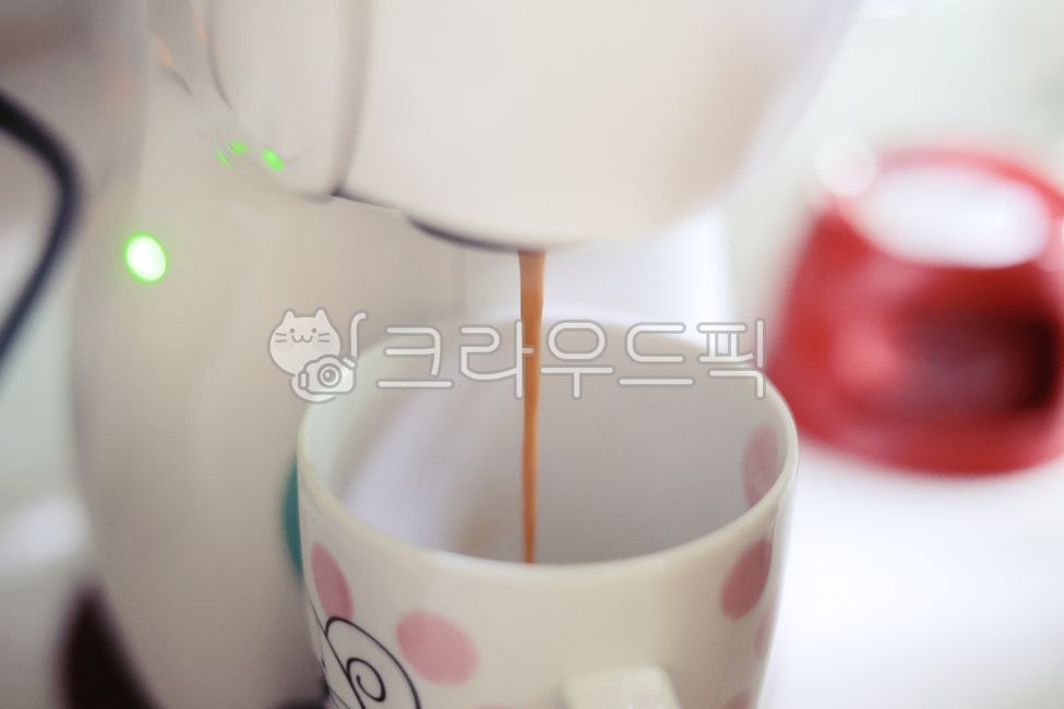 drip coffee,capsule coffee,coffee,capsulecoffe,coffee machine,cup