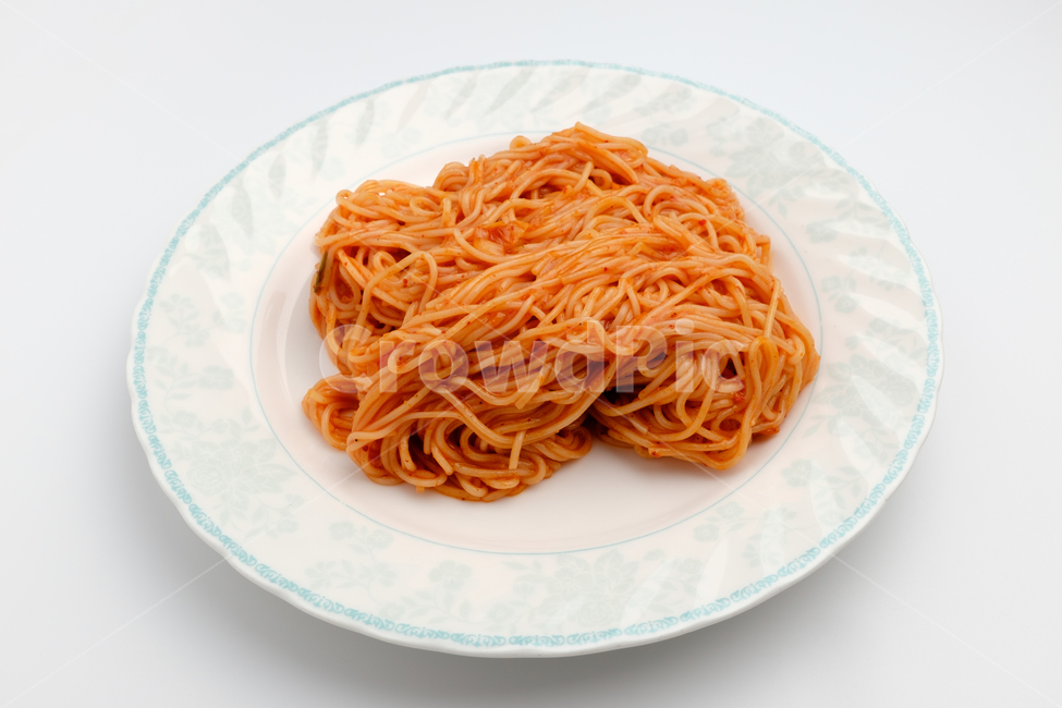 소면,누들,국수,양념,매콤한,부드러운,음식,식사,요리,맛있는,달콤한,밀가루,식품,밀가루음식,면,긴,고소한,한국문화,한국음식,아시아음식,아시아문화,밀국수,삶은,고추가루,김치,끓인,접시,빨간색