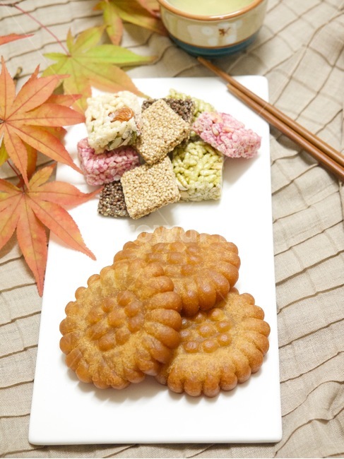 약과,강정,깨강정,한국음식,식품,한식,한국문화,음식,한국,배경,음식문화,웰빙,문화,아시아,아시아음식,접시,전통,설날,추석,젓가락,추석음식,설날음식,명절,명절음식,한국과자,전통과자,과자,한과,한국전통과자,쌀과자,간식,후식,스낵,단풍잎,한국전통,한국문화,korean traditional,korean culture,음식,식재료,요리,food,cook,meal,dishes,food reserves,한식,한국음식,한국요리,korean food,korean dishes,korean meal,korean cook,디저트,간식,후식,dessert,snack