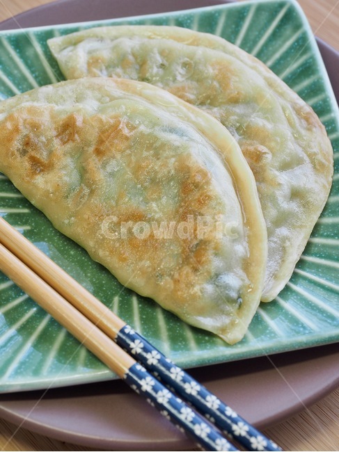 군만두,만두,납작만두,구운만두,딤섬,한국음식,식품,한식,한국문화,음식,한국,배경,음식문화,웰빙,문화,아시아,아시아음식,접시,전통,설날,추석,젓가락,중국음식,중식,중국식만두,교자,음식,식재료,요리,food,cook,meal,dishes,food reserves