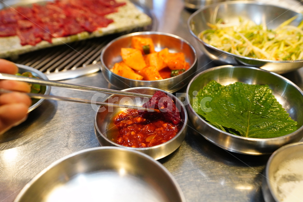 육사시미,안주,소,한우,육류,육식,고기,빨강,레드,색감,red,음식,먹거리,야채,먹방,food,생고기,음식,식재료,요리,food,cook,meal,dishes,food reserves