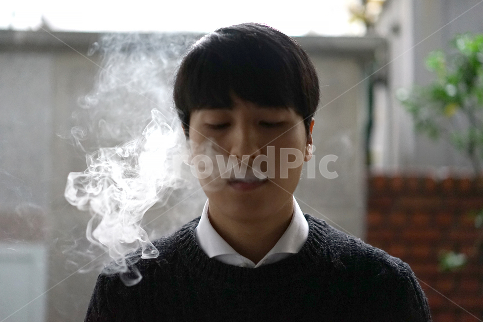남성,남자,담배연기,담배,흡연,금연,니코틴,사람,인물,인간,human,person,남성,남자,man,male,건강,헬스웨어,헬스케어,healthware,health care