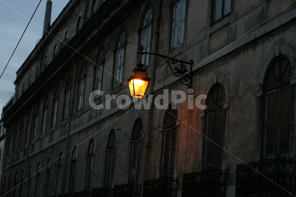 유럽,유럽풍경,유럽거리,고풍,가로등,streetlamp,night,lisbon
