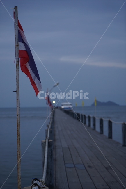 꼬따오,kohtao,태국,thailand,flag,깃발,국기,태국국기,pier,harbor,선착장,항구,바다,해무,페리,ferry,symbol,상징
