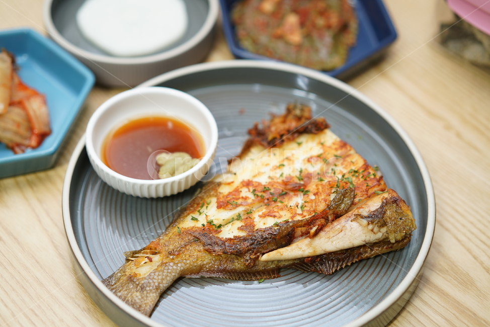 집밥,반찬,구이,생선,간장,먹거리,푸드,음식,한식,접시,식사,음식,식재료,요리,food,cook,meal,dishes,food reserves,수산물,해산물,fishery products,seafood,한식,한국음식,한국요리,korean food,korean dishes,korean meal,korean cook