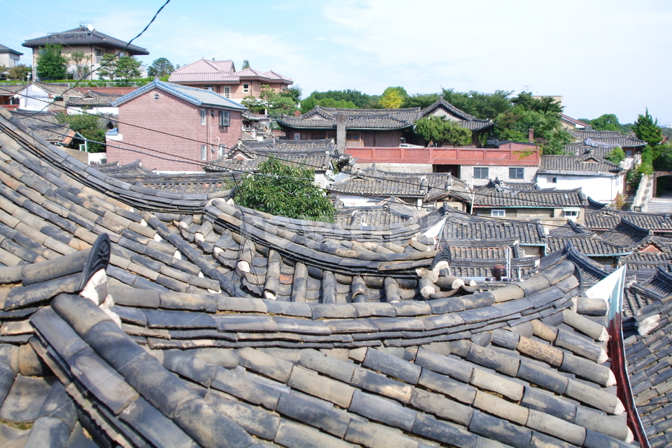 북촌,한옥,풍경,서울,roof,지붕,tileroof,기와지붕,기와,북촌한옥마을,한옥마을,한국전통,한국적인,한국,랜드마크,한국전통,한국문화,korean traditional,korean culture,건축물,건물외관,exterior,building,structure,architecture,construction