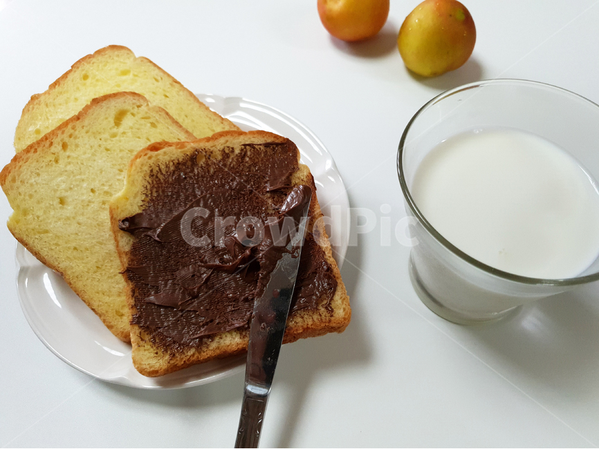 토스트,우유,초코,초코시럽,빵,초코크림,크림,아침식사,간편식,식사,접시,다이어트,샌드위치,자두,컵,음식,식재료,요리,food,cook,meal,dishes,food reserves,아침식사,조식,브런치,breakfast,brunch,연출,컨셉,콘셉,direction,concept