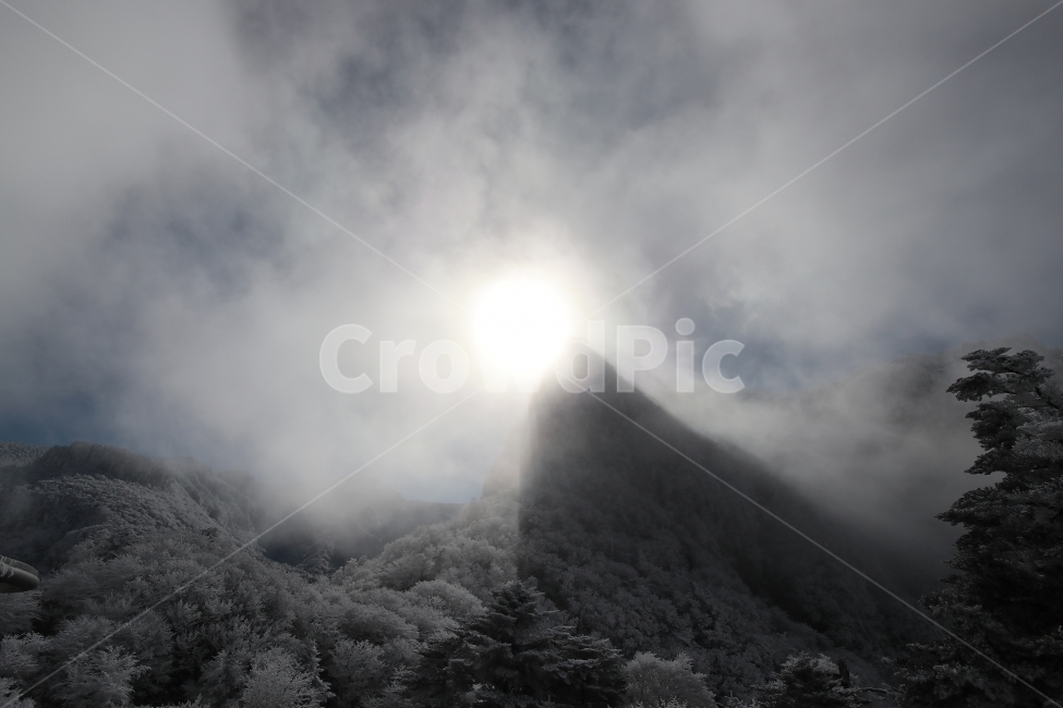 한라산,상고대,설산,겨울,겨울산행,눈꽃,진달래대피소,성판악,관음사,제주도,제주,백록담,겨울,계절,winter,season,자연,풍경,nature,landscape,weather,날씨,flare,플레어,light,빛,outdoors,옥외