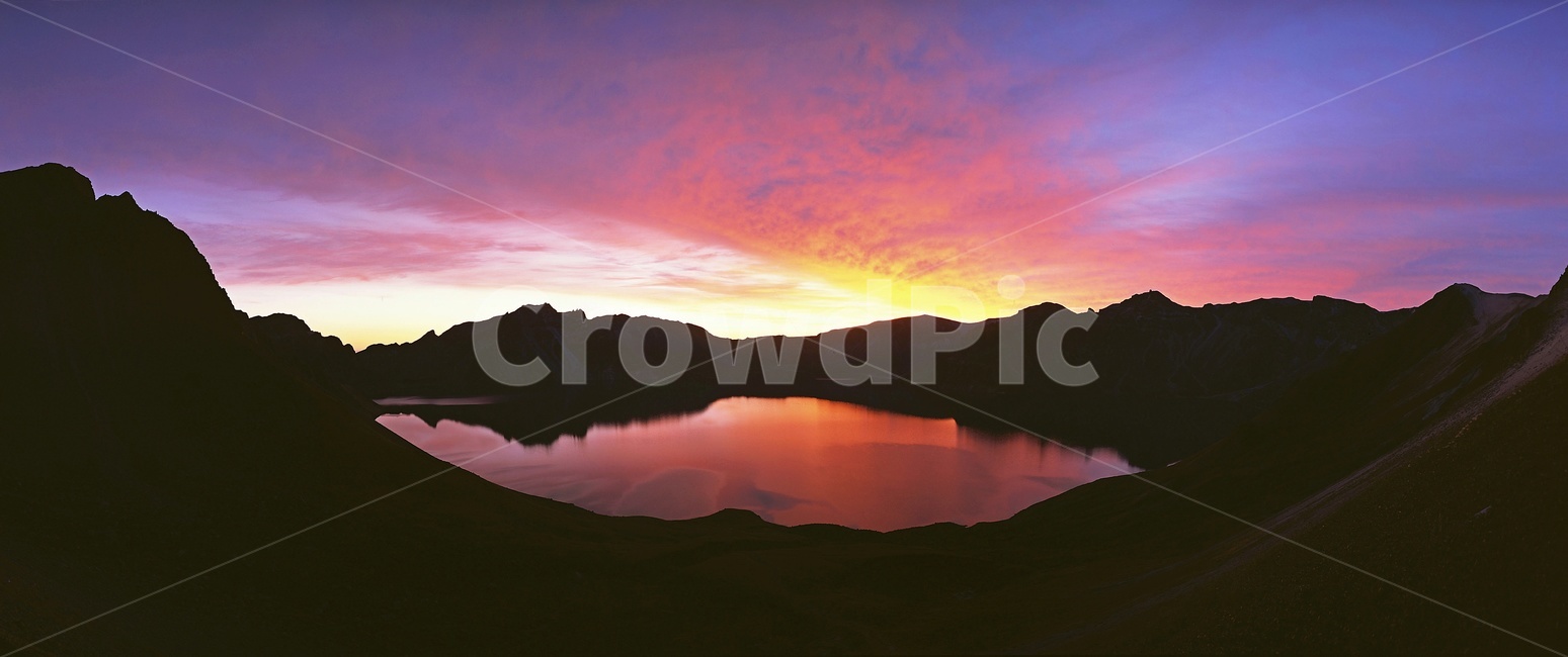 nature,자연,outdoors,옥외,sky,하늘,mountain,산,dawn,새벽,redsky,붉은하늘,백두산,천지,백두산여명,일출,아침,자연,풍경,nature,landscape