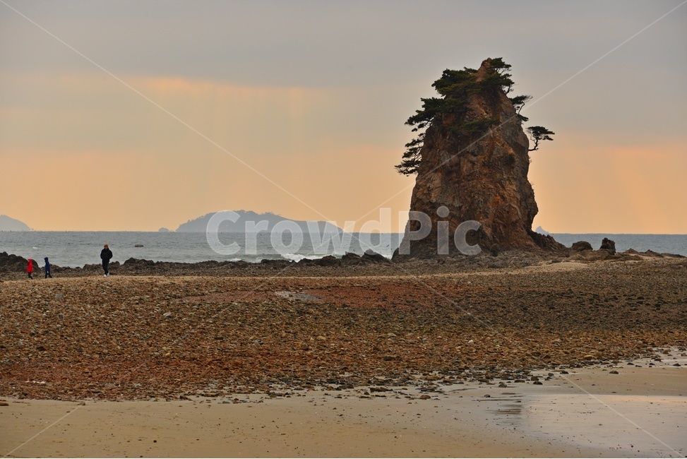human,인간,person,사람,outdoors,옥외,nature,자연,water,물,shoreline,해안선,sea,바다,충남,태안,안면도,꽃지,할미바위,할아비바위,날씨,자연,풍경,nature,landscape