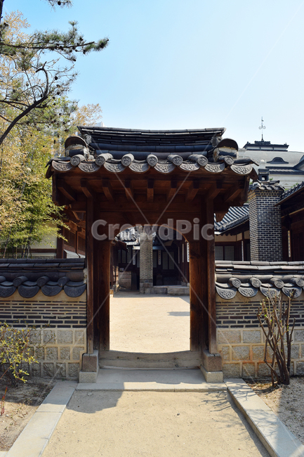 운현궁,궁전,한국문화재,전통문화,기와,실외,gate,문,patio,안마당,porch,현관,건축,건물외관,하늘,파랑,과거,담,사적,역사,한국전통,한국문화,korean traditional,korean culture