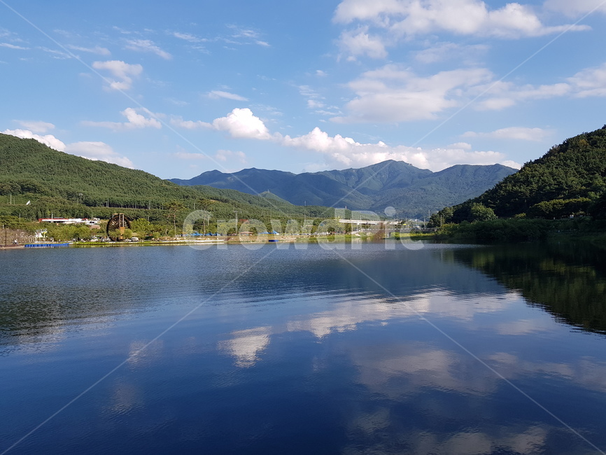 산,구름,못,물,공원,호수,다리,계곡,하늘,파란하늘,자연,옥회