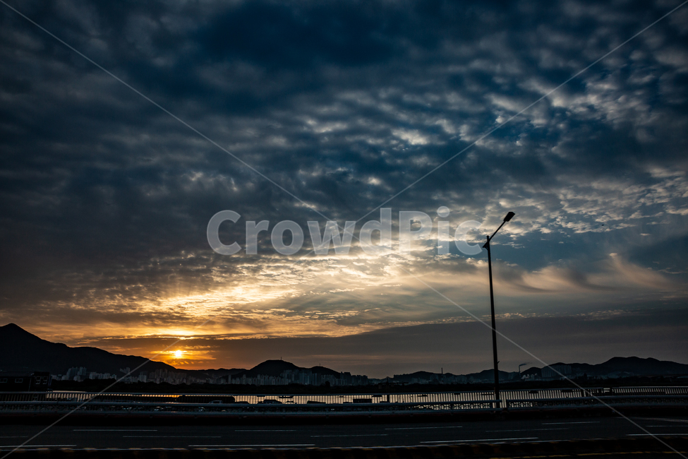 일출,구름,흐린날,다크한날,우중충,새벽,새벽날씨,자연,풍경,nature,landscape