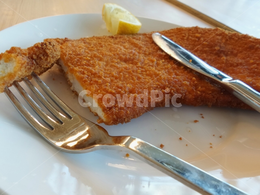 fork,knife,affix,Airport pork cutlet,meat,pork cutlet,simple,plate,airport food,food