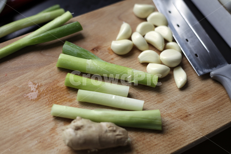 마늘,파,생강,식칼,도마,밑준비,요리,garlic,음식,식재료,요리,food,cook,meal,dishes,food reserves,채소,야채,vegetables