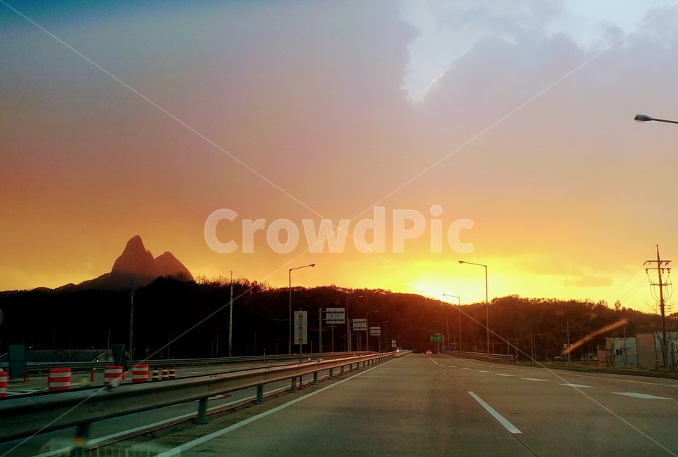 야경,산,도로,노을,태양,자연,풍경,nature,landscape,road,outdoors,옥외,freeway,고속 도로,highway,고속도로