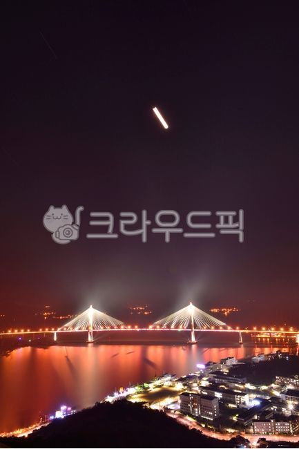 night view,Mokpo Yudalsan Mountain,city,Yudalsan Mountain,long exposure,Mokpo city night view,building,sea,observatory,Yudalsan Observatory,moon trace,marine University,Mokpo,Mokpo Bridge,neon shine,sky,red sky,town,Mokpo City,nature,metropolis,Mokpo sea,