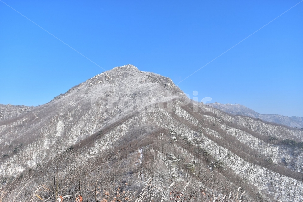용문산,백운봉,풍경,자연,등산,트레킹,산행,마테호른,두리봉,파란,하늘,상고대,서리꽃,눈꽃,눈,눈풍경,양평,겨울,힐링,산행지,국내여행,자연풍경,산사진,비경,100대명산,감성,조망,전망,자연휴양림,세수골,겨울왕국,아름다운,수려한,겨울,계절,winter,season,자연,풍경,nature,landscape,한국자연풍경,한국자연경관,korea nature landscape,mountain,산,outdoors,옥외,mountain range,산맥,peak,피크
