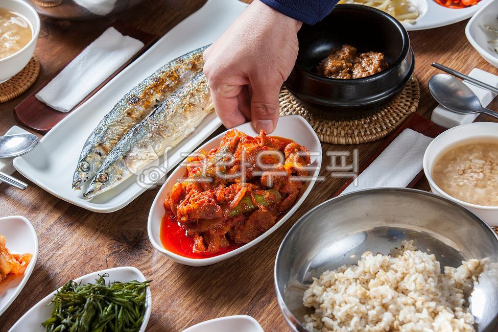 Formally,Korean table,healthy diet,Stirfried pork,table setting,dining table,Stirfried pork set meal,plate,Korean menu,pork,barley rice,Cheonggukjang Set Meal,Meal menu,Hanjeongsik,Grilled saury,wellbeing,Korean food,healthy food,Wellbeing food,Gochujang 