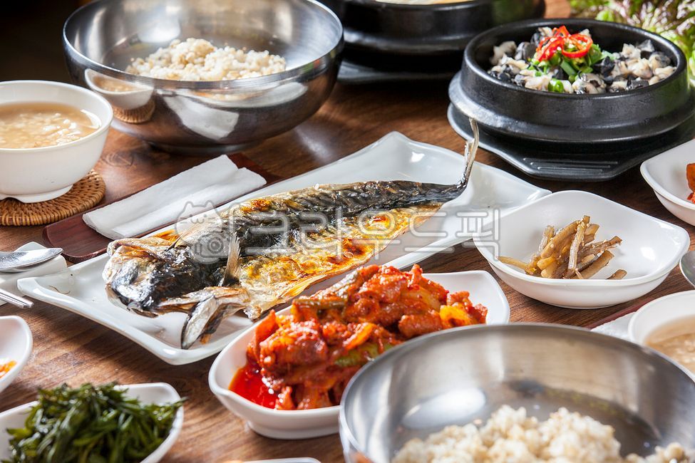 snail,Korean table,Stirfried pork,Rice snail,Ssambap,Soybean paste,mackerel,Grilled red pepper paste seasoning,Gochujang Bulgogi,Hanjeongsik,wellbeing,Wellbeing food,Grilled fish set meal,Gochujang Pork,Jeyuk set meal,Nurungji,Snail Ssambap,vitiligo,Grill