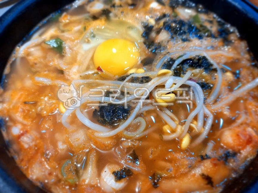 콩나물국밥,국밥,콩나물,노른자,계란,해장국,해장,beansproutandricesoup,hangoversoup
