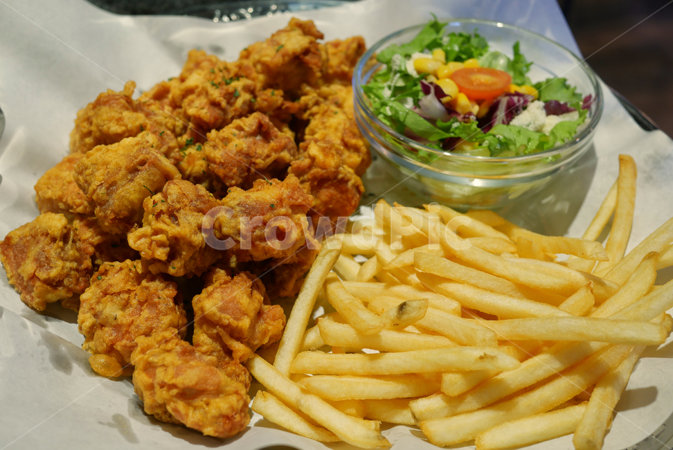 야식,치킨,감자튀김,샐러드,닭요리,음식,요리,food,음식,식재료,요리,food,cook,meal,dishes,food reserves