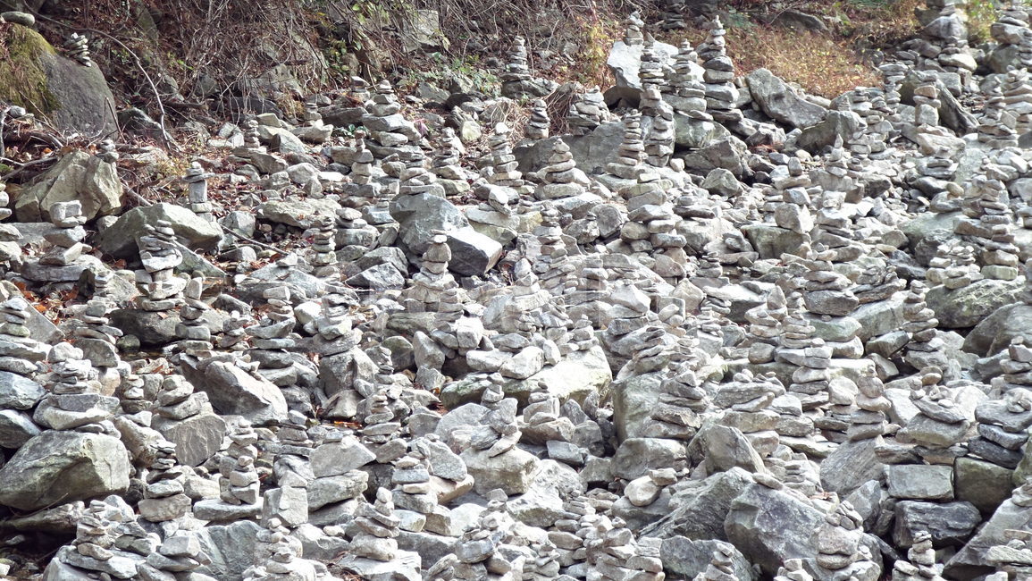 rubble,파편,slate,슬레이트,돌탑,석탑,돌무덤,소원탑