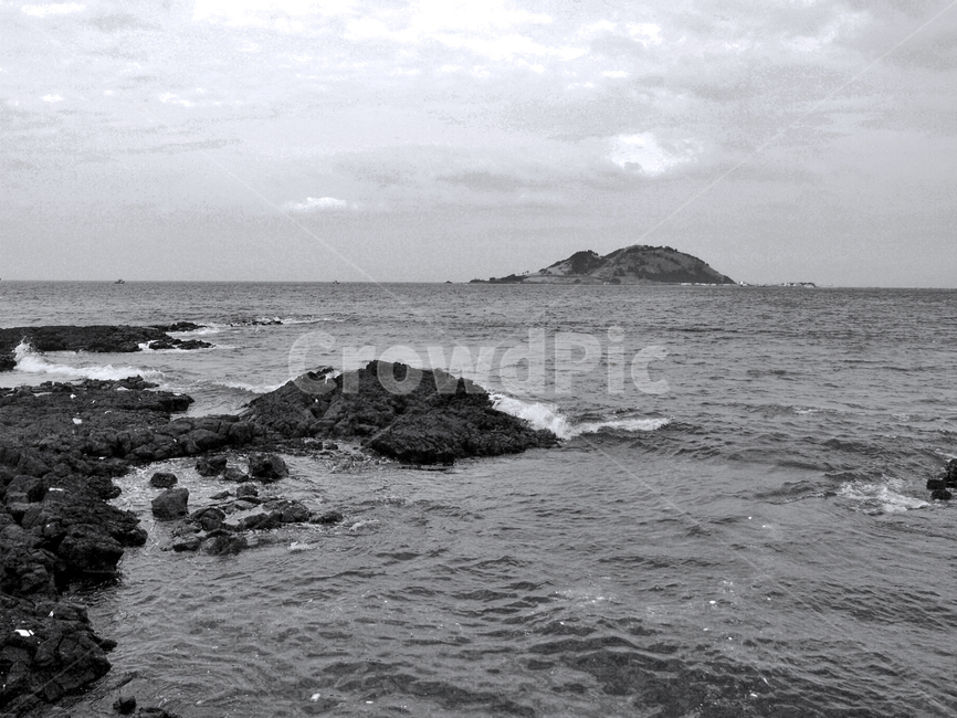 비양도,협재해수욕장,제주,올레14코스,올레길,바다,섬,자연,풍경,nature,landscape,한국자연풍경,한국자연경관,korea nature landscape,흑백,모노톤,monochrome,black and white,sea,ocean,대양,outdoors,옥외,water,물,promontory,곶