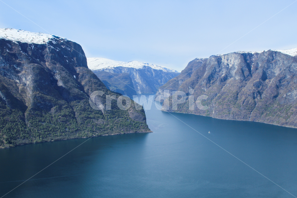 피오르드,노르웨이,피요르드,장엄한,물,호수,강,강변,풍경,경치,대자연,북유럽,유럽,빙하지형,녹색,봄,송네피오르드,아름다운,전경,자연,스칸디나비아,산,산맥,절벽,가파른,그림같은,웅장한,경관,장관,절경,청정,청정지역,여유,평화로운,조용한,한적한,전원,정적인,자연,풍경,nature,landscape,해외,외국,세계,foreign,oversea,world,세계자연풍경,해외자연풍경,외국자연풍경,world nature landscape,outdoors,옥외,land,땅,promontory,곶,water,shoreline,해안선,ocean,대양,sea,바다,cliff,낭떠러지,coast,연안