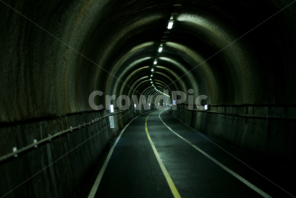 터널,어둠,검정색,black,도로,path,길,불빛,빛,손잡이,회색,그림자,자전거터널,자전거도로