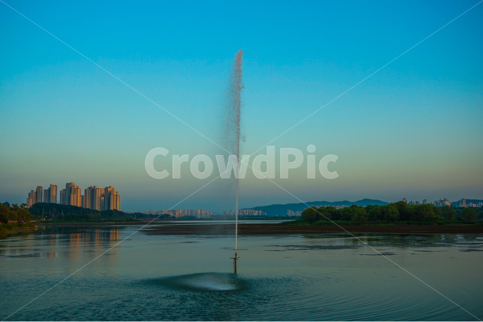 분수,호수,저수지,분수대,물줄기,반영,건물,아파트,자연,풍경,nature,landscape,도시,city,water,물